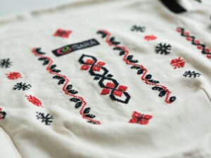 Wrap țesut brodat manual - Isara Transylvanian Forest (toddler)