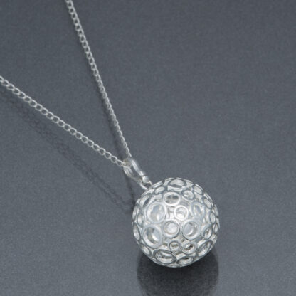 Bola argintiu cu bule de argint (lanț argint)